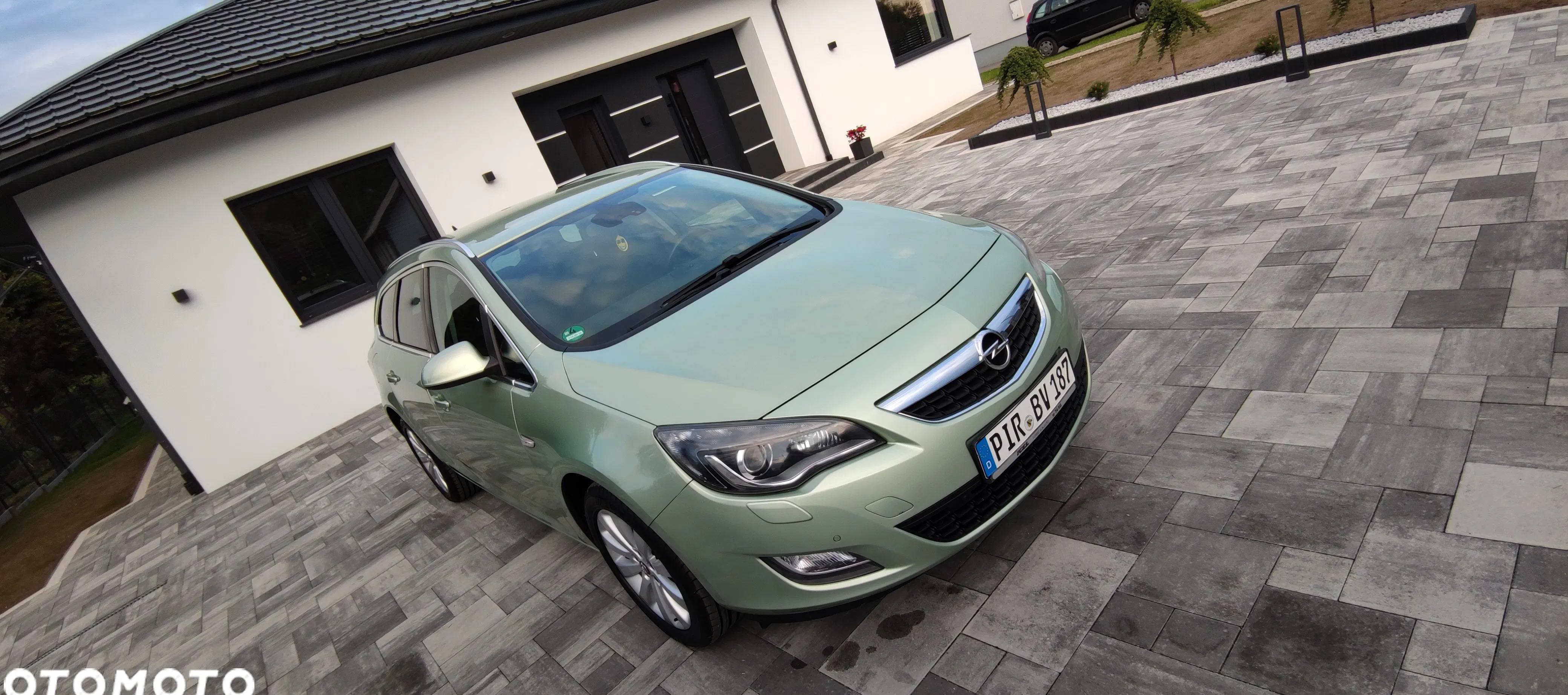 Opel Astra cena 26900 przebieg: 188000, rok produkcji 2011 z Przemyśl małe 191